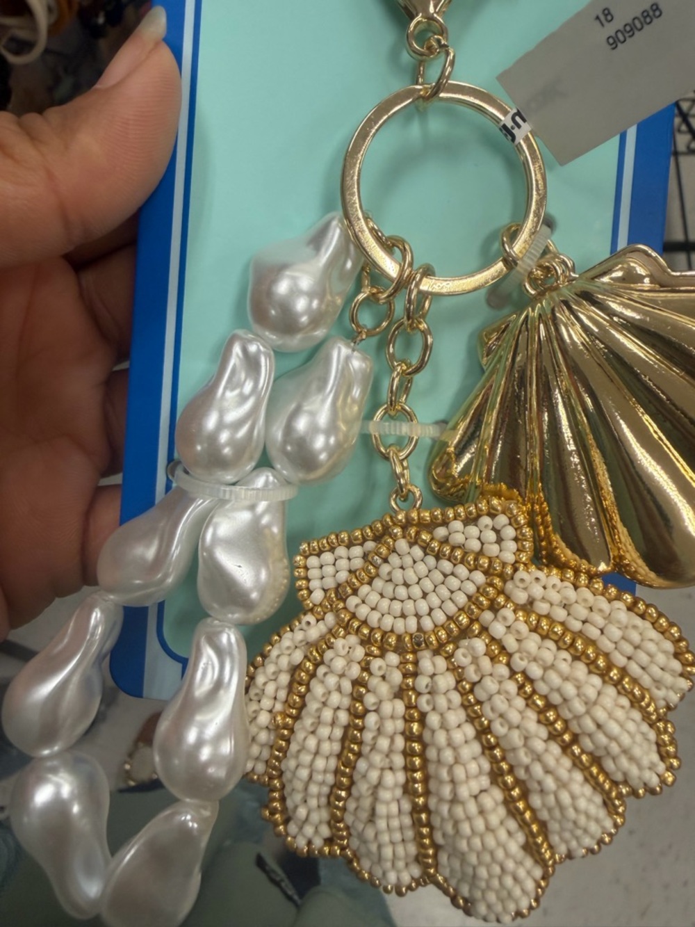 Beaded Shell Keychain with Gold Shell Charm - Picture 5 of 5